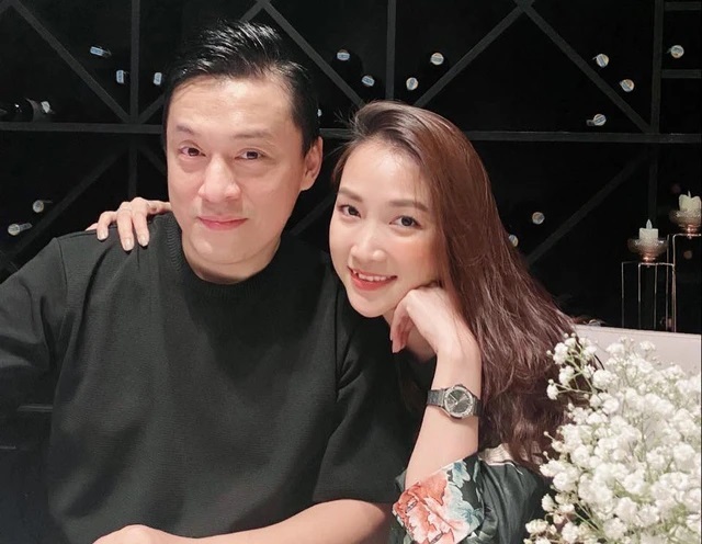 Nam ca sĩ đổi đời nhờ 'Mưa bụi' từng phải giấu gia đình đi hát, tuổi U60 đón thêm tin vui bên vợ kém 17 tuổi- Ảnh 6. Nam ca sĩ đổi đời nhờ 'Mưa bụi' từng phải giấu gia đình đi hát, tuổi U60 đón thêm tin vui bên vợ kém 17 tuổi- Ảnh 6.