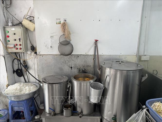 Hà Nội: Các hộ kinh doanh ăn uống rục rịch tăng giá- Ảnh 2. Hà Nội: Các hộ kinh doanh ăn uống rục rịch tăng giá- Ảnh 2.