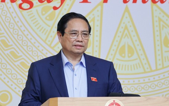 Mở đợt cao điểm đấu tranh, ngăn chặn buôn lậu, hàng giả trên toàn quốc trong 1 tháng- Ảnh 3. Thủ tướng: Nghiên cứu bổ sung chế tài xử lý những người lợi dụng uy tín của mình quảng cáo sai sự thật