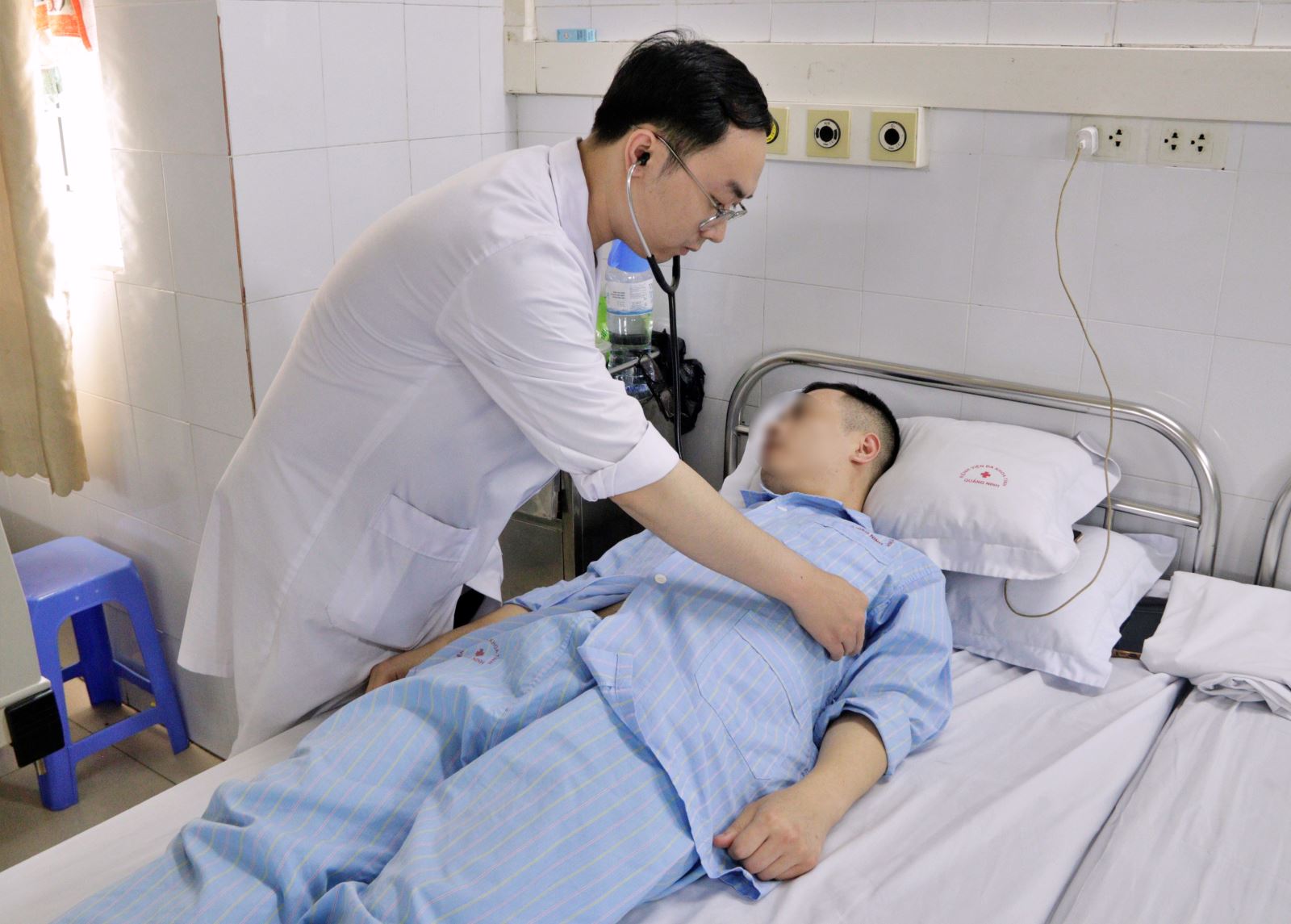 Cứu sống người đàn ông nhiều lần tim ngừng đập- Ảnh 2. Cứu sống người đàn ông nhiều lần tim ngừng đập- Ảnh 2.