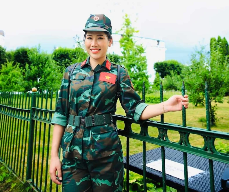 Bà mẹ một con gây chú ý ở 'Điểm hẹn tài năng', ngoài đời là Trung uý quân đội, sở hữu nhiều thành tích 'không phải dạng vừa'- Ảnh 4. Bà mẹ một con gây chú ý ở 'Điểm hẹn tài năng', ngoài đời là Trung uý quân đội, sở hữu nhiều thành tích 'không phải dạng vừa'- Ảnh 4.