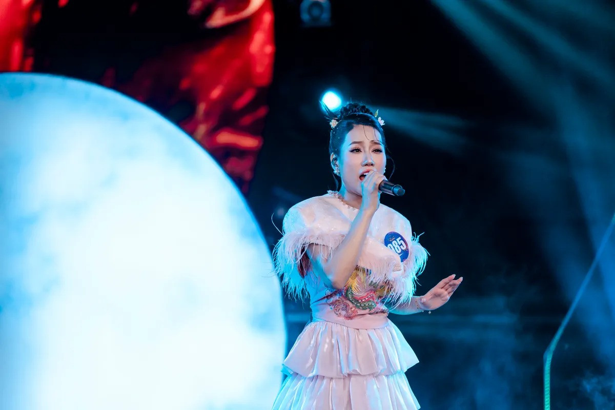 Bà mẹ một con gây chú ý ở 'Điểm hẹn tài năng', ngoài đời là Trung uý quân đội, sở hữu nhiều thành tích 'không phải dạng vừa'- Ảnh 1. Bà mẹ một con gây chú ý ở 'Điểm hẹn tài năng', ngoài đời là Trung uý quân đội, sở hữu nhiều thành tích 'không phải dạng vừa'- Ảnh 1.