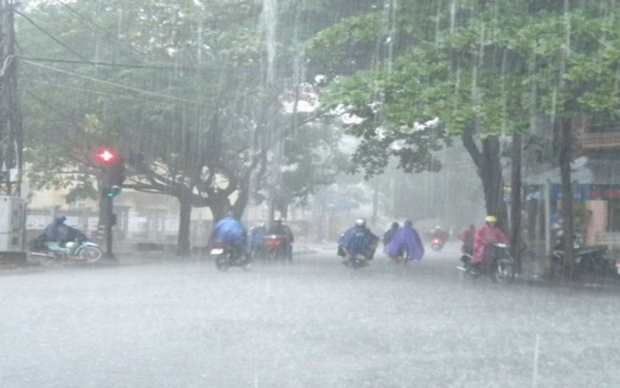 Chiều nay Hà Nội mưa dông kèm lốc sét