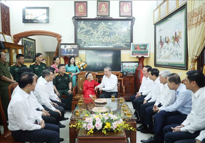 Tổng Bí thư Tô Lâm thăm Mẹ Việt Nam Anh hùng ở Nghệ An- Ảnh 1. Tổng Bí thư Tô Lâm thăm Mẹ Việt Nam Anh hùng ở Nghệ An- Ảnh 1.