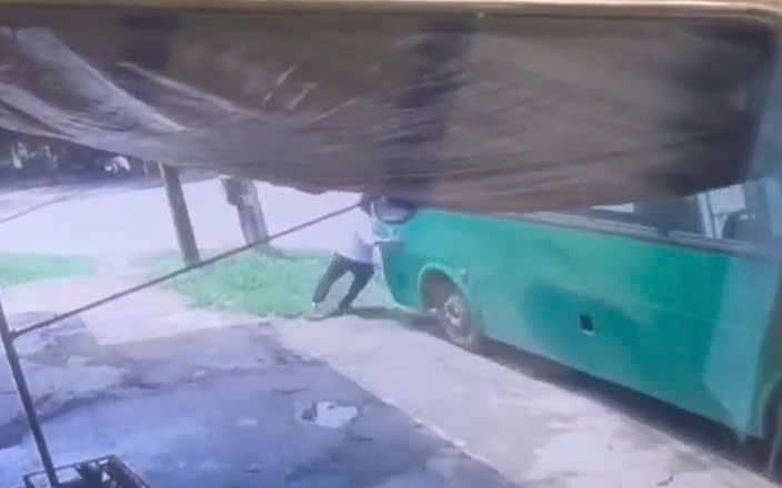 Video: Xe buýt Mai Linh trôi tự do làm một người tử vong