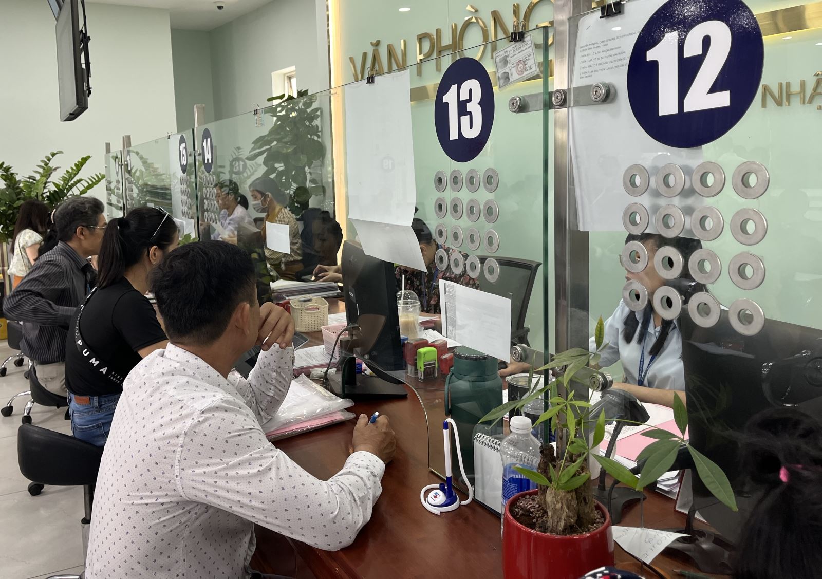 TP Hồ Chí Minh rà soát đội ngũ cán bộ để bố trí việc làm sau sắp xếp đơn vị hành chính- Ảnh 1. TP Hồ Chí Minh rà soát đội ngũ cán bộ để bố trí việc làm sau sắp xếp đơn vị hành chính- Ảnh 1.
