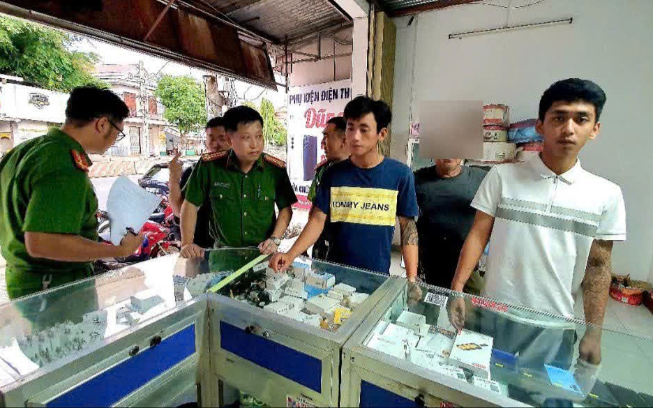 Hai thanh niên vào nhà thờ khống chế cụ ông U80 để cướp tài sản
