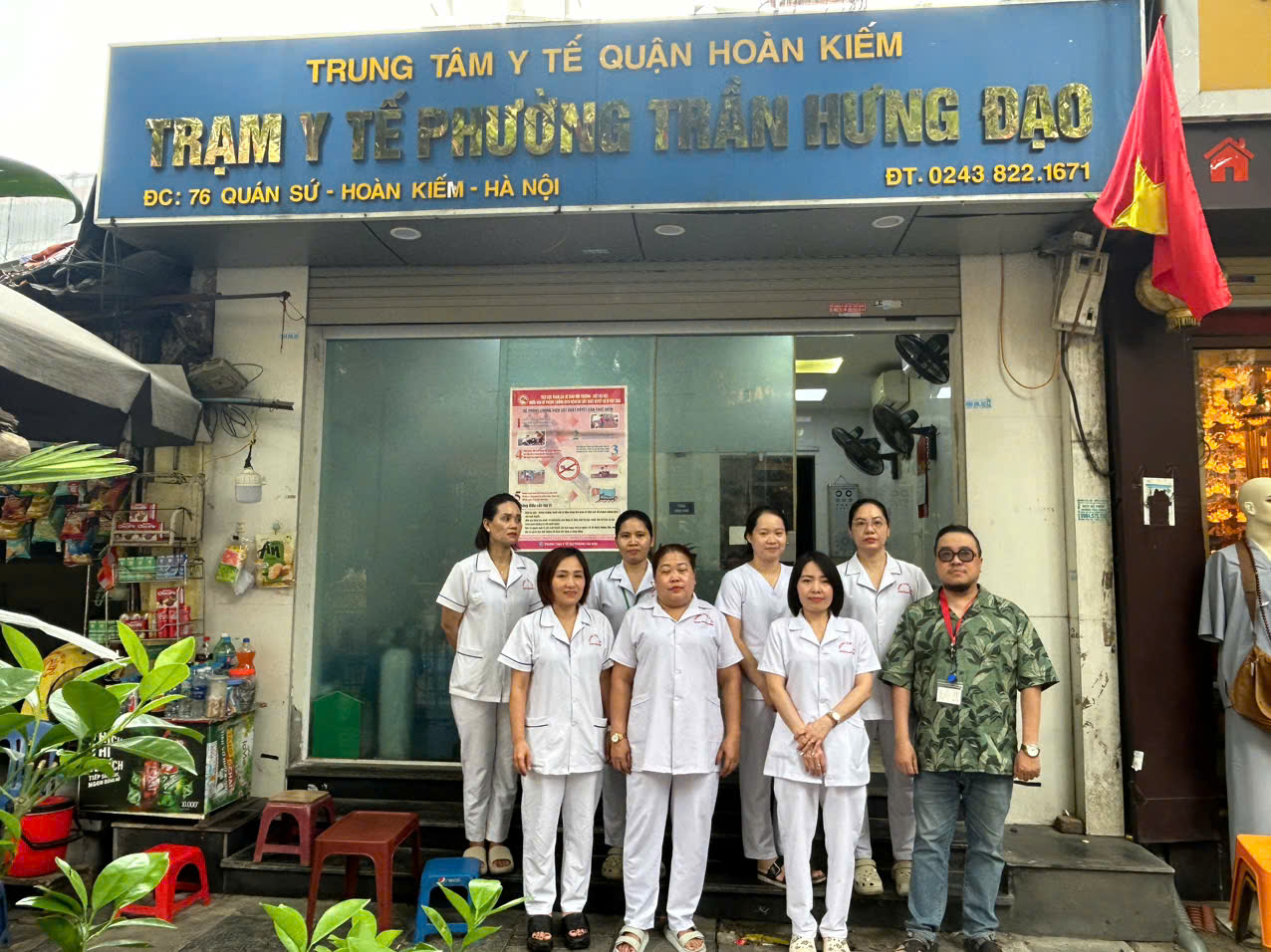 Y bác sĩ đã cấp cứu gần 100 trường hợp trong Đại lễ Vesak tại Hà Nội- Ảnh 2. Y bác sĩ đã cấp cứu gần 100 trường hợp trong Đại lễ Vesak tại Hà Nội- Ảnh 2.