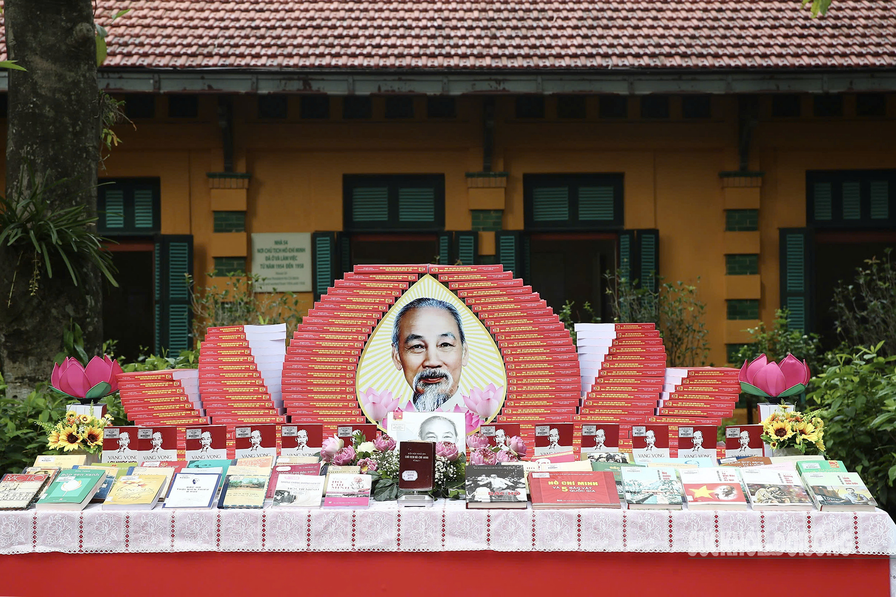 Khai mạc triển lãm Quốc gia về 'Chủ tịch Hồ Chí Minh - Tinh hoa dân tộc, tầm vóc thời đại'- Ảnh 4.