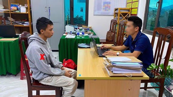 Gã trai 'cài bẫy' nhiều nữ sinh để thực hiện cuộc gọi video khiêu dâm- Ảnh 1. Gã trai 'cài bẫy' nhiều nữ sinh để thực hiện cuộc gọi video khiêu dâm- Ảnh 1.