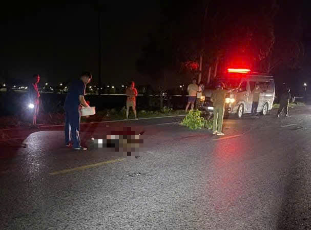 Tai nạn nghiêm trọng ở Hải Dương trong đêm: 2 thanh niên tử vong, 1 người bị thương nặng- Ảnh 1. Tai nạn nghiêm trọng ở Hải Dương trong đêm: 2 thanh niên tử vong, 1 người bị thương nặng- Ảnh 1.