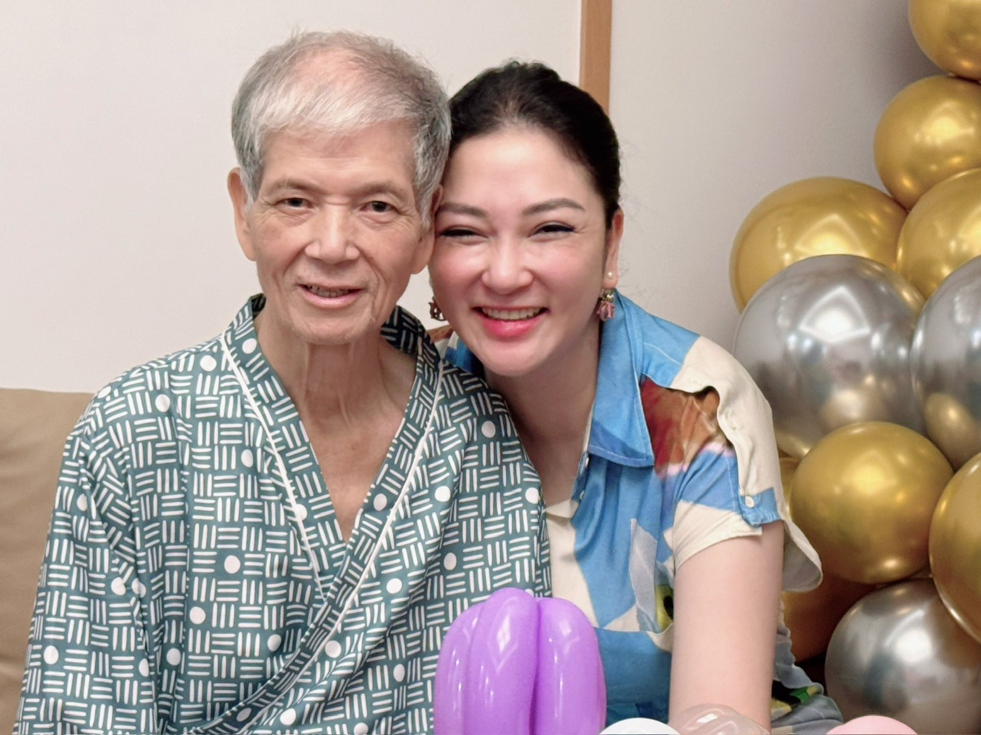 Hoa hậu Nguyễn Thị Huyền vẫn chưa nguôi ngoai nỗi đau mất bố- Ảnh 1. Hoa hậu Nguyễn Thị Huyền vẫn chưa nguôi ngoai nỗi đau mất bố- Ảnh 1.