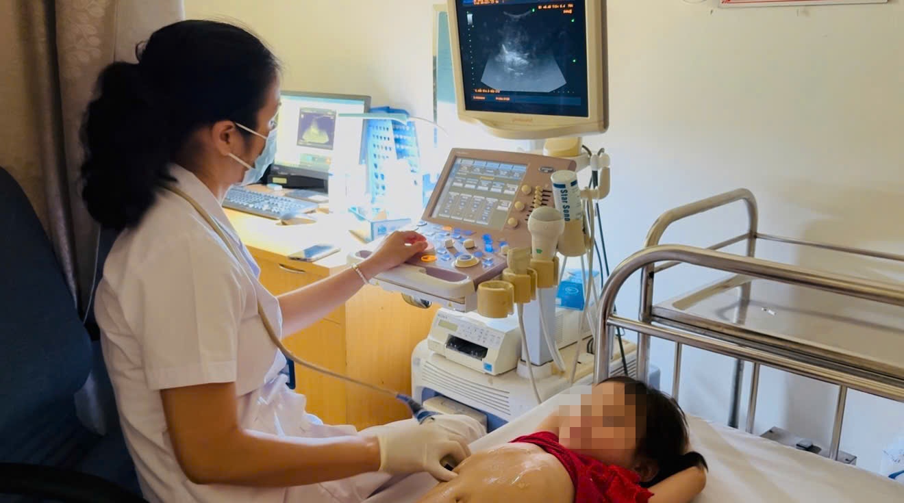 Thói quen nướng cua đá ăn, bé gái 4 tuổi đồng nhiễm nhiều loại giun sán gan, phổi- Ảnh 1.