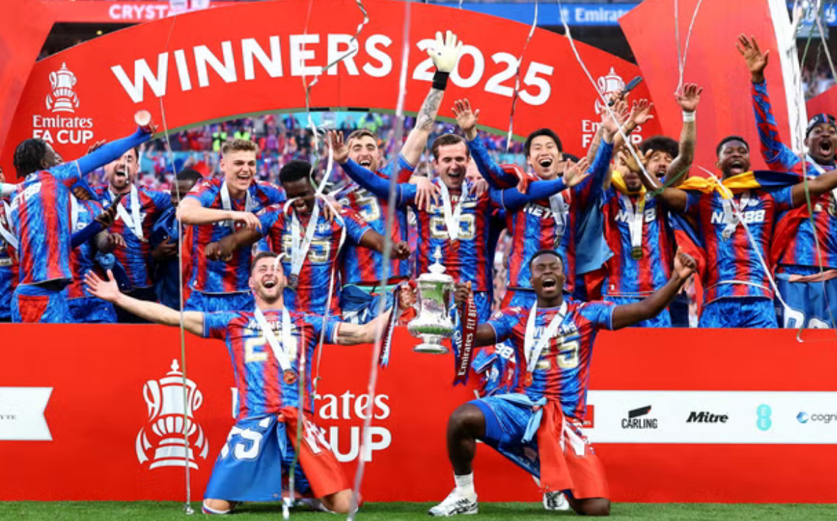 Tạo 'cú sốc' tại FA Cup, Crystal Palace lần đầu có danh hiệu sau 119 năm- Ảnh 1. Tạo 'cú sốc' tại FA Cup, Crystal Palace lần đầu có danh hiệu sau 119 năm- Ảnh 1.