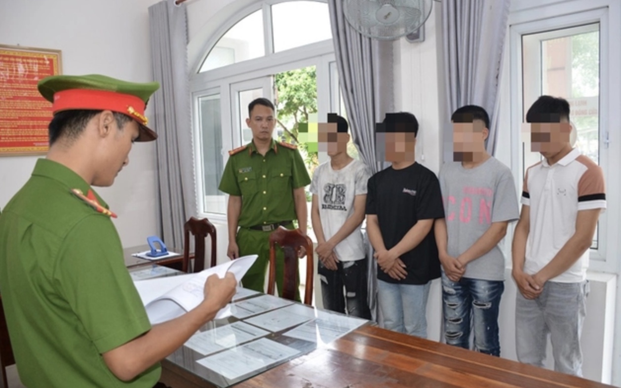 Khởi tố nhóm thanh thiếu niên dùng ná cao su đuổi đánh người giữa phố