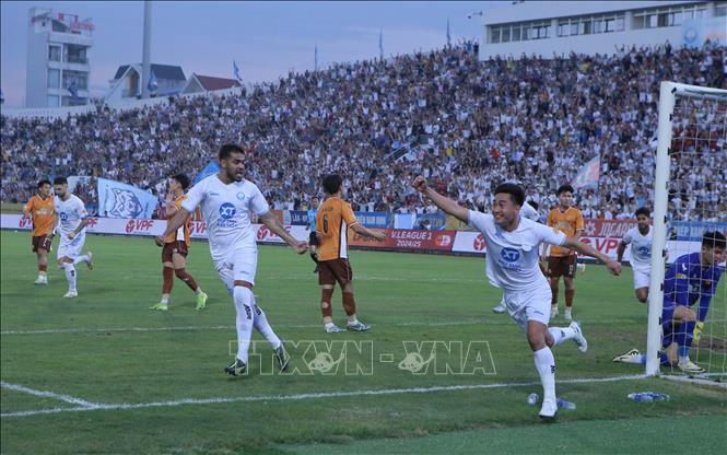 V.League 1-2024/2025: Thép Xanh Nam Định tiến nhanh về đích- Ảnh 2. V.League 1-2024/2025: Thép Xanh Nam Định tiến nhanh về đích- Ảnh 2.