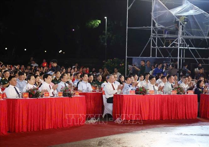 Lãnh đạo Đảng, Nhà nước dự chương trình nghệ thuật đặc biệt 'Người là Hồ Chí Minh'- Ảnh 2. Lãnh đạo Đảng, Nhà nước dự chương trình nghệ thuật đặc biệt 'Người là Hồ Chí Minh'- Ảnh 2.