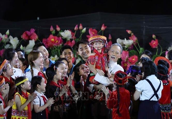 Lãnh đạo Đảng, Nhà nước dự chương trình nghệ thuật đặc biệt 'Người là Hồ Chí Minh'- Ảnh 4. Lãnh đạo Đảng, Nhà nước dự chương trình nghệ thuật đặc biệt 'Người là Hồ Chí Minh'- Ảnh 4.