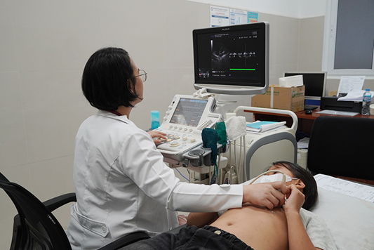 Khám sàng lọc bệnh tim bẩm sinh cho trẻ em ở Quảng Bình phát hiện nhiều trẻ mắc bệnh- Ảnh 2. Khám sàng lọc bệnh tim bẩm sinh cho trẻ em ở Quảng Bình phát hiện nhiều trẻ mắc bệnh- Ảnh 2.