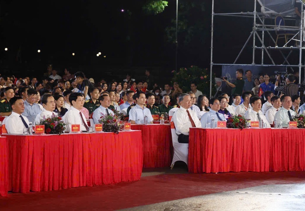 Lãnh đạo Đảng, Nhà nước dự chương trình nghệ thuật đặc biệt 'Người là Hồ Chí Minh'- Ảnh 1. Lãnh đạo Đảng, Nhà nước dự chương trình nghệ thuật đặc biệt 'Người là Hồ Chí Minh'- Ảnh 1.