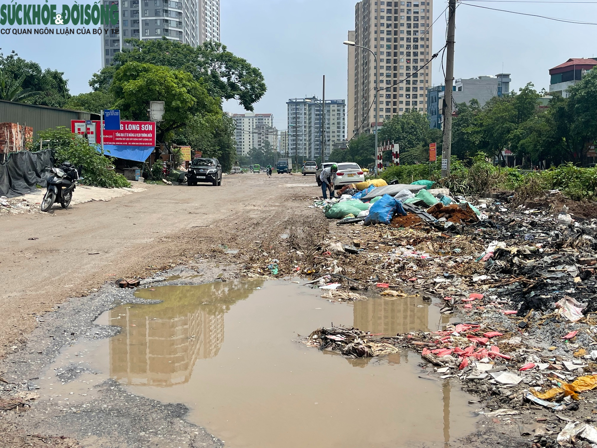 Hà Nội: Dân lắp vòi tưới nước trên 'con đường đau khổ' Nguyễn Cảnh Dị- Ảnh 8. Hà Nội: Dân lắp vòi tưới nước trên 'con đường đau khổ' Nguyễn Cảnh Dị- Ảnh 8.