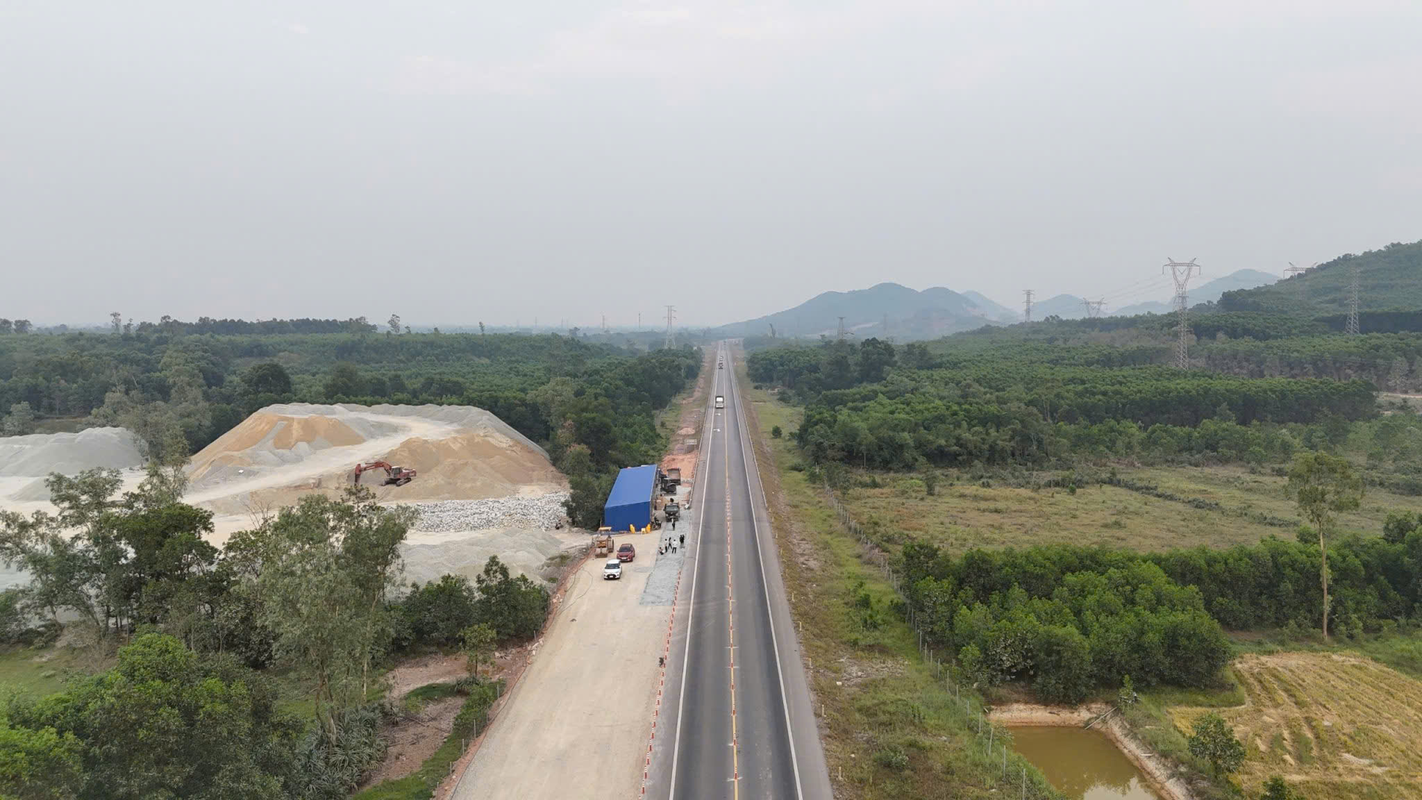 Dự án mở rộng cao tốc Cam Lộ - La Sơn hiện thế nào?- Ảnh 1.