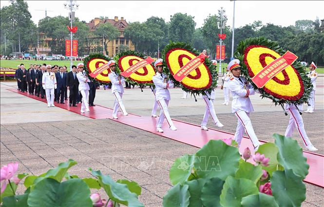 Lãnh đạo Đảng, Nhà nước vào Lăng viếng Bác- Ảnh 1. Lãnh đạo Đảng, Nhà nước vào Lăng viếng Bác- Ảnh 1.