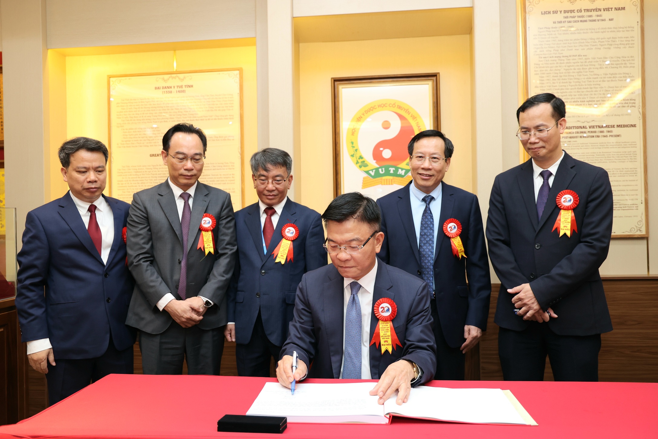 Phát huy di sản y học cổ truyền, hướng tới đào tạo chất lượng cao trong kỷ nguyên mới- Ảnh 5.