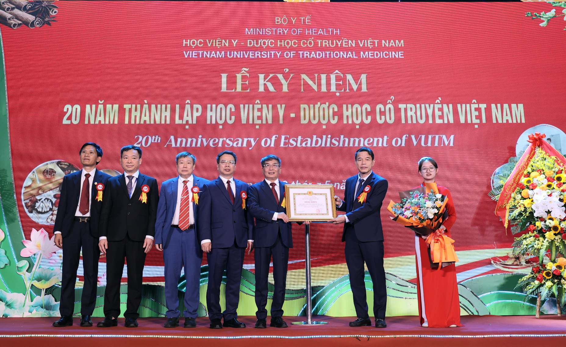 Phát huy di sản y học cổ truyền, hướng tới đào tạo chất lượng cao trong kỷ nguyên mới- Ảnh 7.