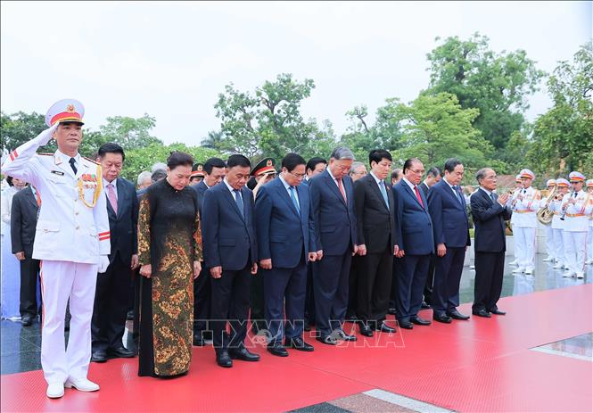 Lãnh đạo Đảng, Nhà nước vào Lăng viếng Bác- Ảnh 8. Lãnh đạo Đảng, Nhà nước vào Lăng viếng Bác- Ảnh 8.