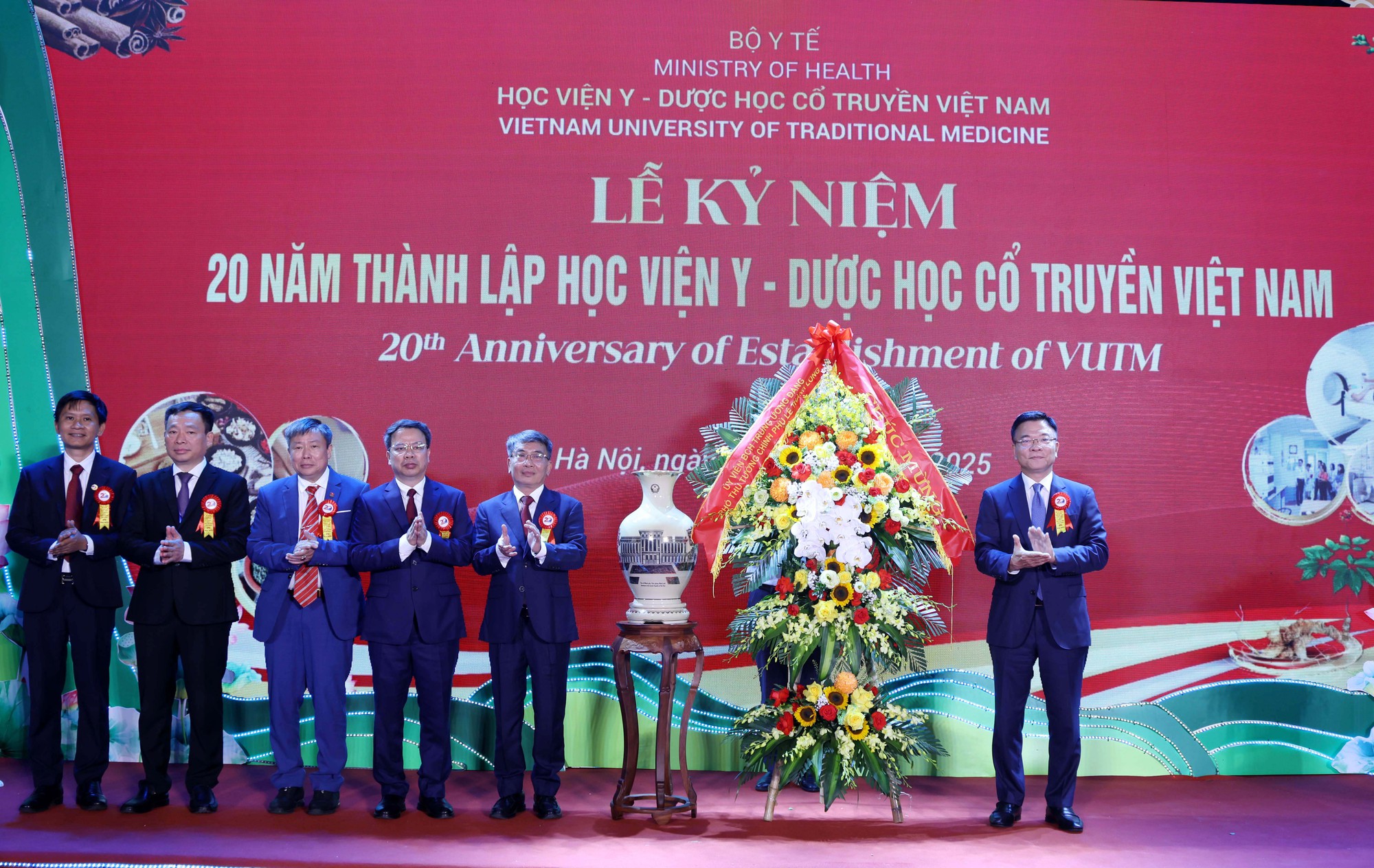 Phát huy di sản y học cổ truyền, hướng tới đào tạo chất lượng cao trong kỷ nguyên mới- Ảnh 2.