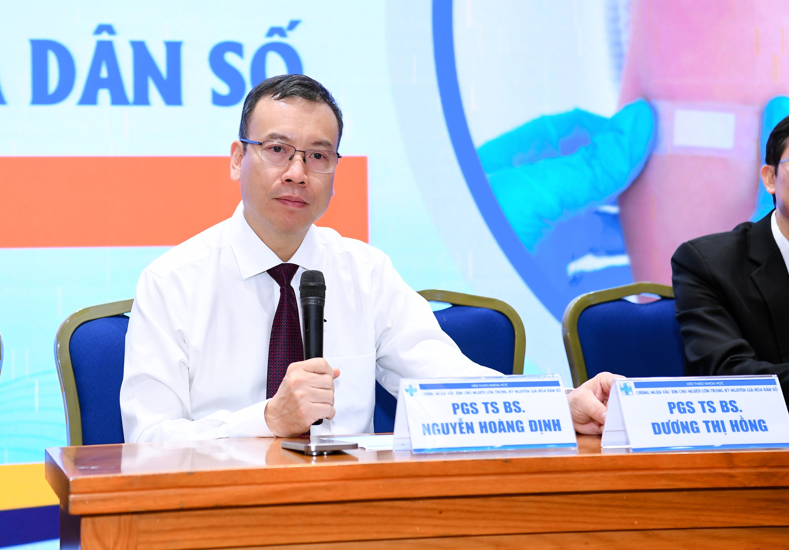 Đẩy mạnh kế hoạch tiêm vaccine cho người lớn, nhất là nhóm có bệnh nền
- Ảnh 2. Đẩy mạnh kế hoạch tiêm vaccine cho người lớn, nhất là nhóm có bệnh nền
- Ảnh 2.