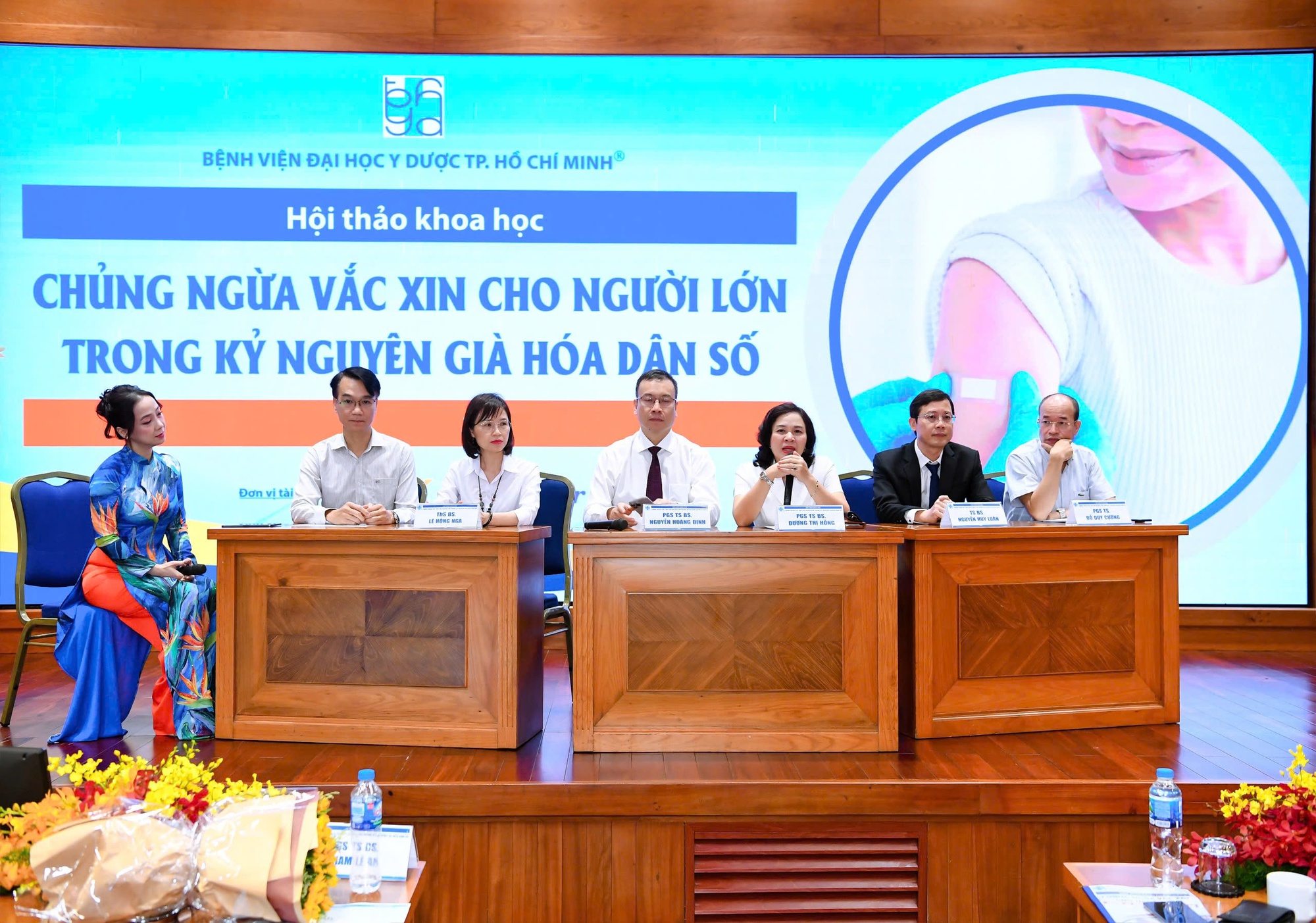 Đẩy mạnh kế hoạch tiêm vaccine cho người lớn, nhất là nhóm có bệnh nền
- Ảnh 3. Đẩy mạnh kế hoạch tiêm vaccine cho người lớn, nhất là nhóm có bệnh nền
- Ảnh 3.