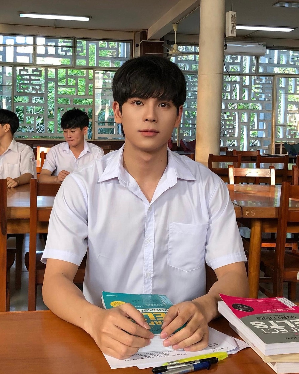 Điều bất ngờ về diễn viên đẹp trai như 'nam thần Hàn Quốc' trong phim 'Cha tôi, người ở lại'- Ảnh 1. Điều bất ngờ về diễn viên đẹp trai như 'nam thần Hàn Quốc' trong phim 'Cha tôi, người ở lại'- Ảnh 1.
