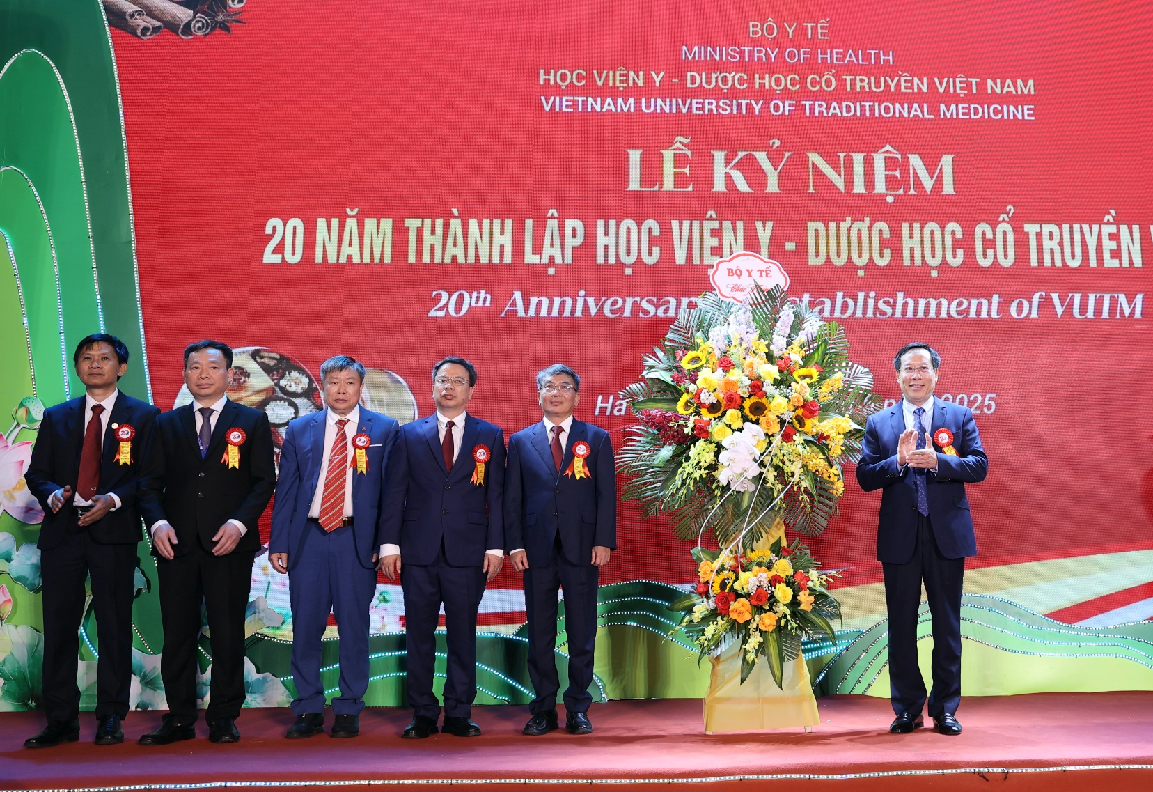 Phát huy di sản y học cổ truyền, hướng tới đào tạo chất lượng cao trong kỷ nguyên mới- Ảnh 8.