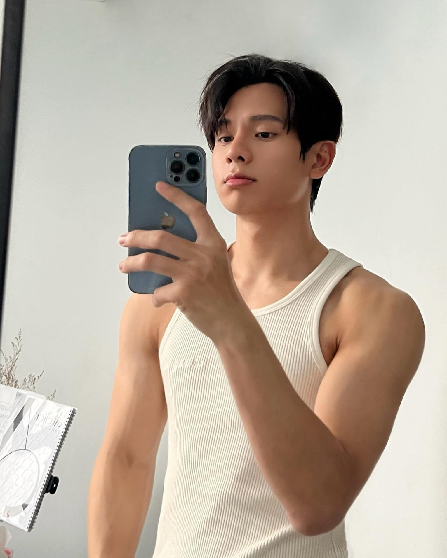 Điều bất ngờ về diễn viên đẹp trai như 'nam thần Hàn Quốc' trong phim 'Cha tôi, người ở lại'- Ảnh 7. Điều bất ngờ về diễn viên đẹp trai như 'nam thần Hàn Quốc' trong phim 'Cha tôi, người ở lại'- Ảnh 7.