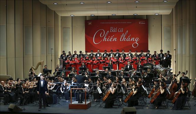 Tổng Bí thư dự chương trình nghệ thuật kỷ niệm 80 năm Chiến thắng phát xít- Ảnh 4. Tổng Bí thư dự chương trình nghệ thuật kỷ niệm 80 năm Chiến thắng phát xít- Ảnh 4.
