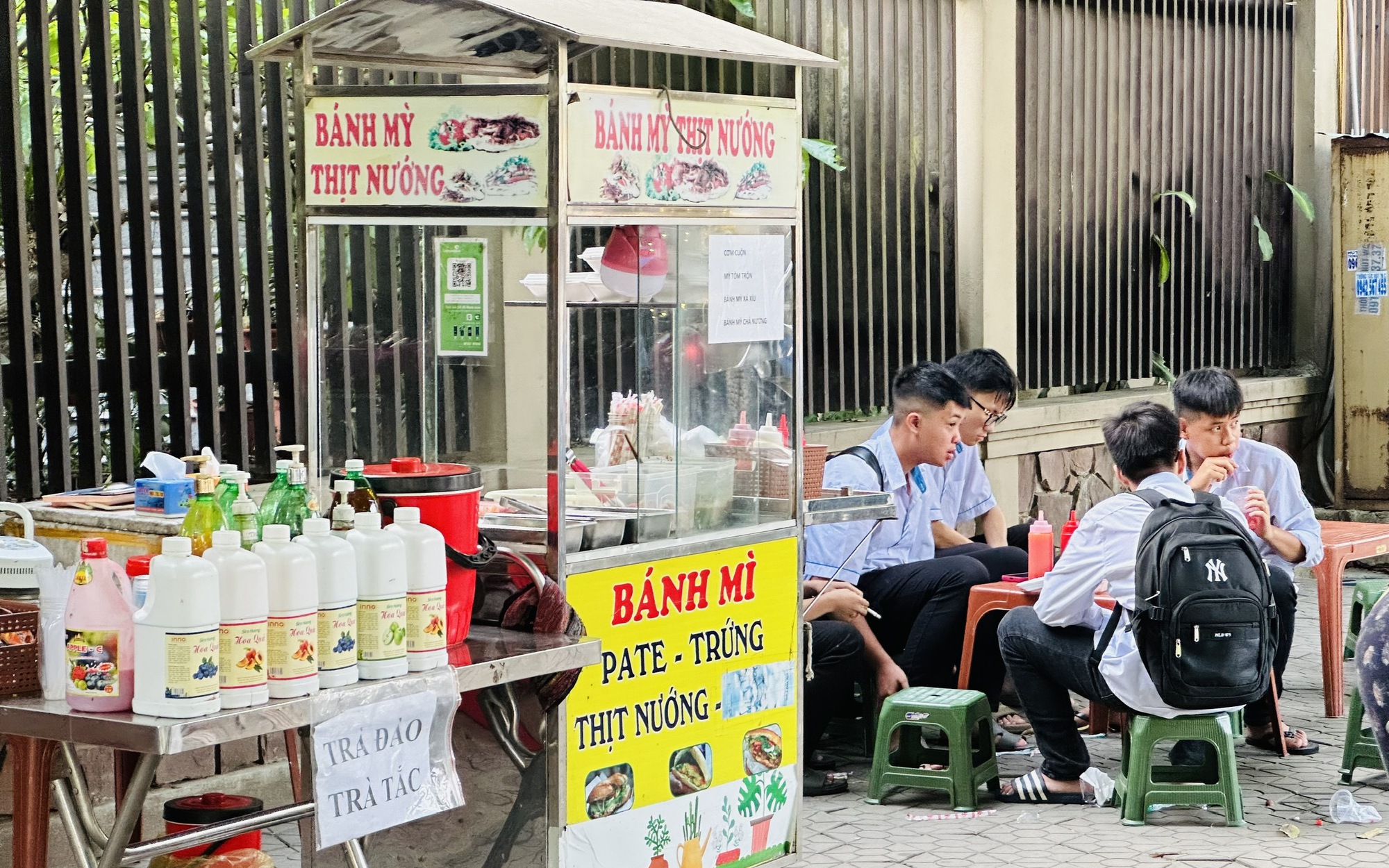 Thuốc lá điện tử ‘núp bóng’ bút, son môi, USB tấn công giới trẻ- Ảnh 6.
