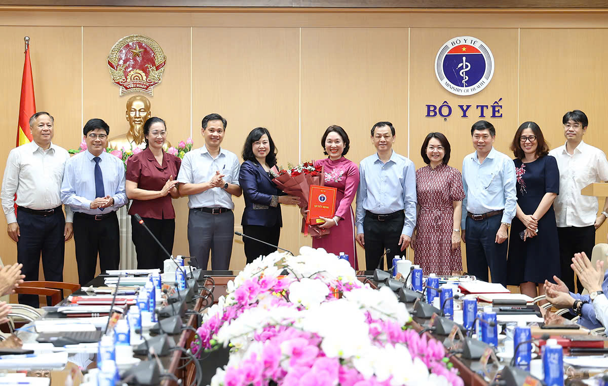 Bộ Y tế công bố quyết định điều động, bổ nhiệm và bổ nhiệm lại lãnh đạo các đơn vị- Ảnh 3. Bộ Y tế công bố quyết định điều động, bổ nhiệm và bổ nhiệm lại lãnh đạo các đơn vị- Ảnh 3.
