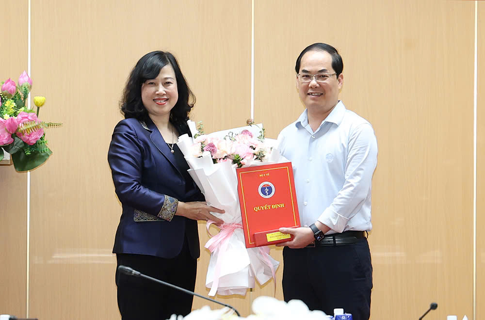 Bộ Y tế công bố quyết định điều động, bổ nhiệm và bổ nhiệm lại lãnh đạo các đơn vị- Ảnh 2. Bộ Y tế công bố quyết định điều động, bổ nhiệm và bổ nhiệm lại lãnh đạo các đơn vị- Ảnh 2.