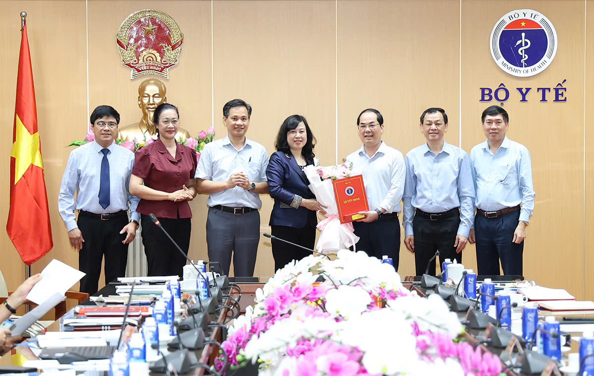 Bộ Y tế công bố quyết định điều động, bổ nhiệm và bổ nhiệm lại lãnh đạo các đơn vị- Ảnh 4. Bộ Y tế công bố quyết định điều động, bổ nhiệm và bổ nhiệm lại lãnh đạo các đơn vị- Ảnh 4.