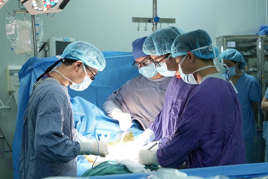 Thực hiện thành công 3 ca ghép thận ở Quảng Ninh: Bước tiến mới y tế chuyên sâu tuyến tỉnh- Ảnh 2. Thực hiện thành công 3 ca ghép thận ở Quảng Ninh: Bước tiến mới y tế chuyên sâu tuyến tỉnh- Ảnh 2.