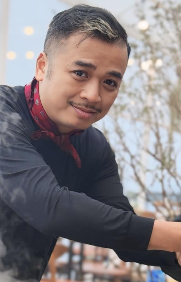 Điều ít biết về 'cha đẻ' nhạc phim 'Cha tôi, người ở lại': Xuất thân 'nôi' chèo, từng là 'Thiên Lôi'- Ảnh 1. Điều ít biết về 'cha đẻ' nhạc phim 'Cha tôi, người ở lại': Xuất thân 'nôi' chèo, từng là 'Thiên Lôi'- Ảnh 1.