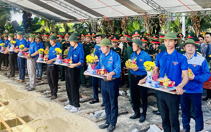 Truy điệu, an táng 17 liệt sĩ hy sinh tại Lào về an nghỉ trong lòng đất mẹ