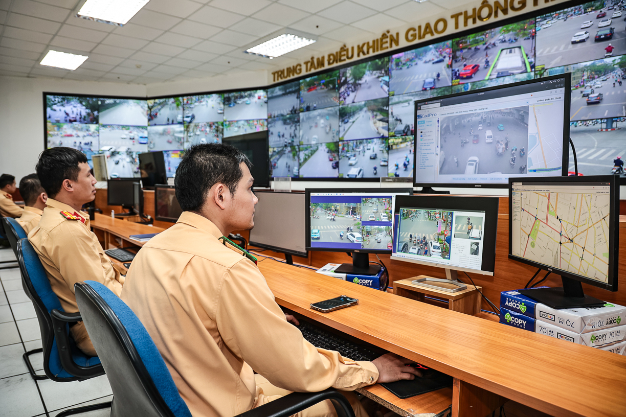 Camera lưu động phạt nguội đầu tiên ở Hà Nội- Ảnh 8. Camera lưu động phạt nguội đầu tiên ở Hà Nội- Ảnh 8.