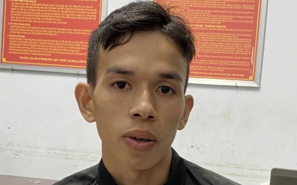 Đưa bạn gái đi uống nước, thanh niên tranh thủ trộm cắp điện thoại ở bãi biển