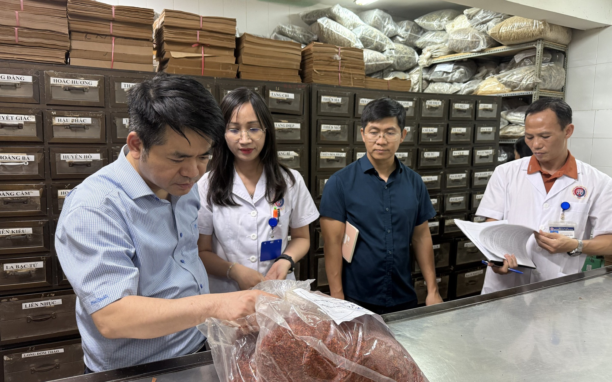 Bộ Y tế: Xử lý nghiêm cơ sở hoạt động không phép, kê đơn, kinh doanh dược liệu, thuốc cổ truyền không rõ nguồn gốc