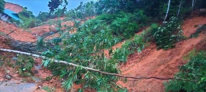 Hà Giang: Mưa lớn gây sạt lở nghiêm trọng, nhiều tuyến đường bị chia cắt cục bộ- Ảnh 1. Hà Giang: Mưa lớn gây sạt lở nghiêm trọng, nhiều tuyến đường bị chia cắt cục bộ- Ảnh 1.