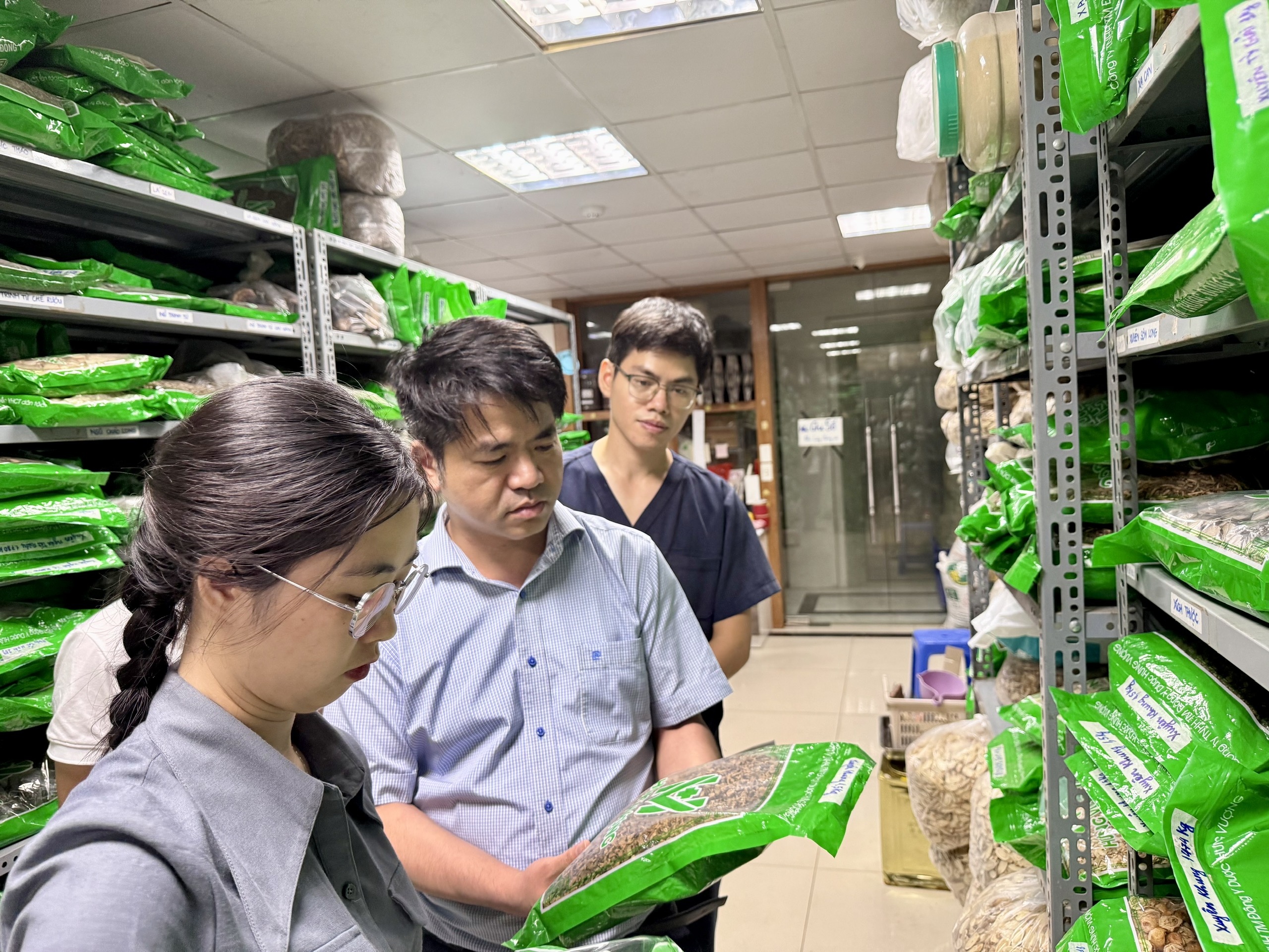 Bộ Y tế lập 15 tổ kiểm tra về dược, mỹ phẩm, y dược cổ truyền, sữa, thực phẩm, thiết bị y tế- Ảnh 1. Bộ Y tế lập 15 tổ kiểm tra về dược, mỹ phẩm, y dược cổ truyền, sữa, thực phẩm, thiết bị y tế- Ảnh 1.