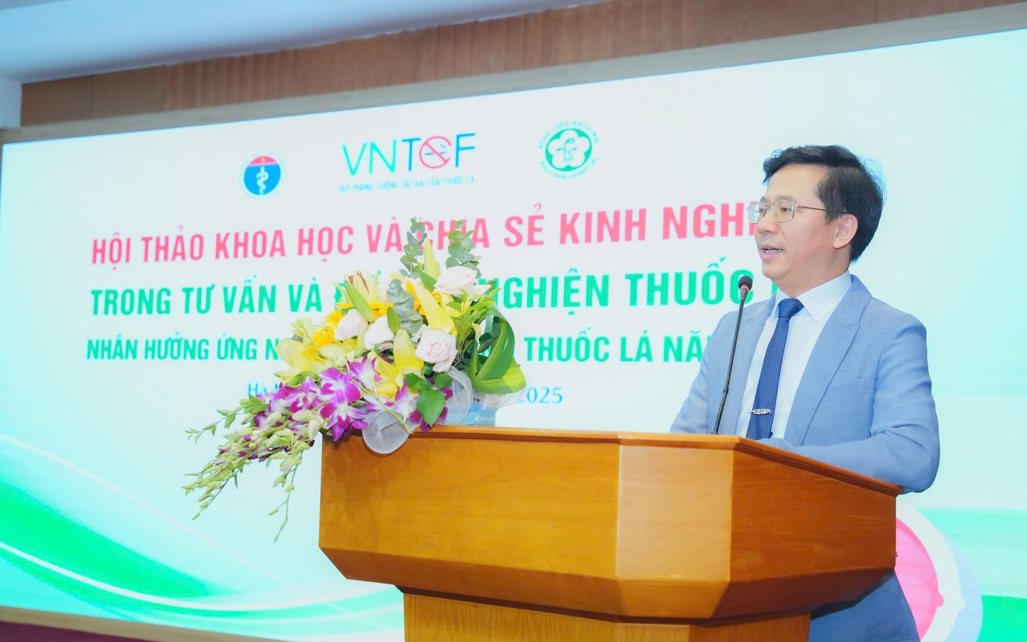 Nhiều bệnh nhân mắc ung thư, phổi tắc nghẽn mạn tính, tim mạch... do nghiện thuốc lá